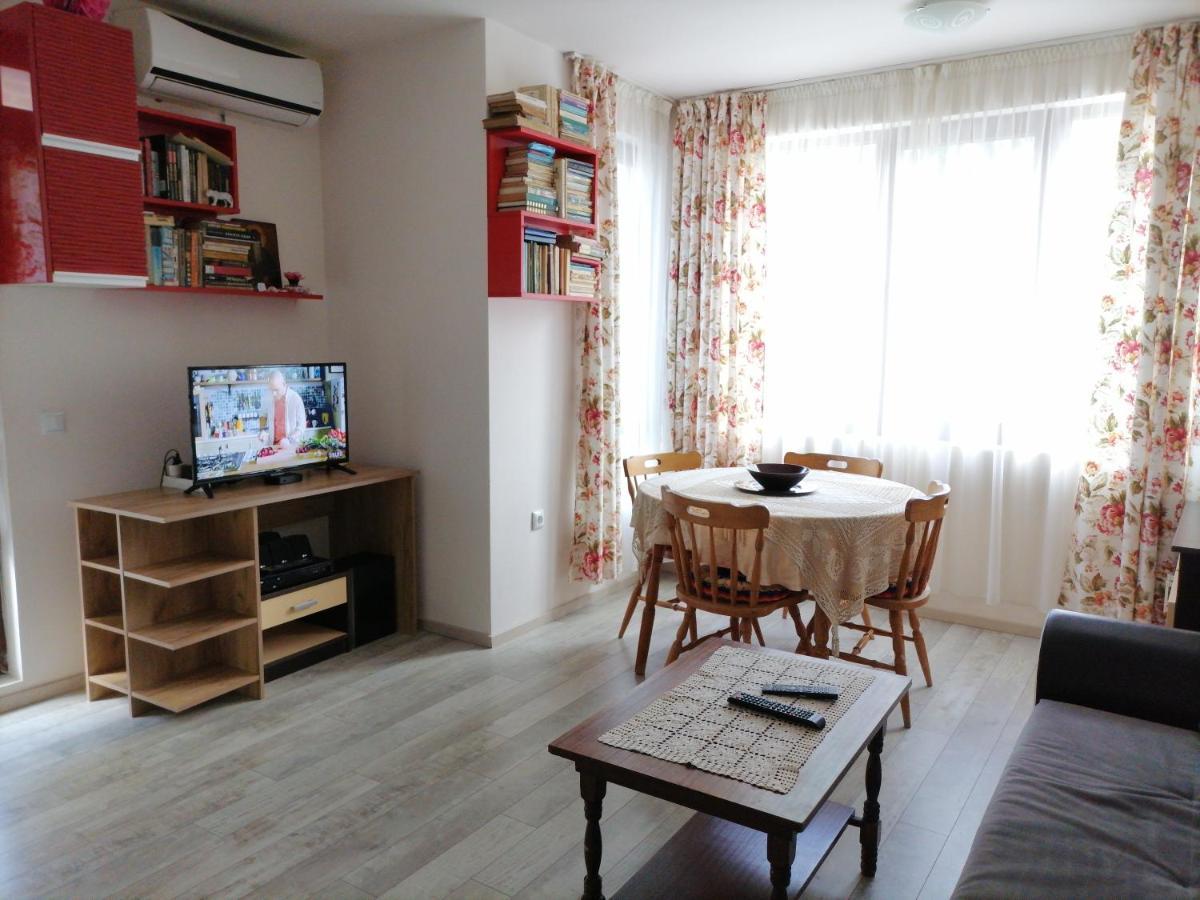 White Home-Apartament Burgas Extérieur photo